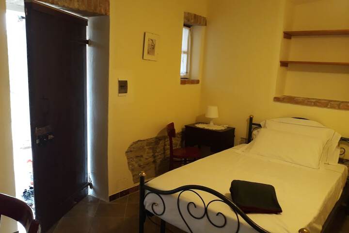 Room 12 of 42