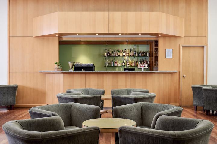 Lounge 64 of 108