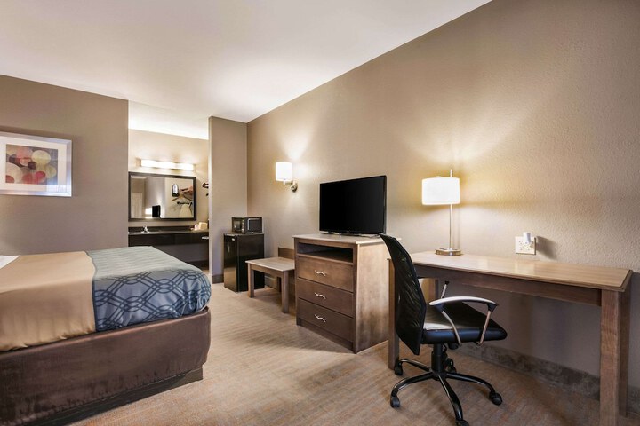 1 King Bed (10 of 10)