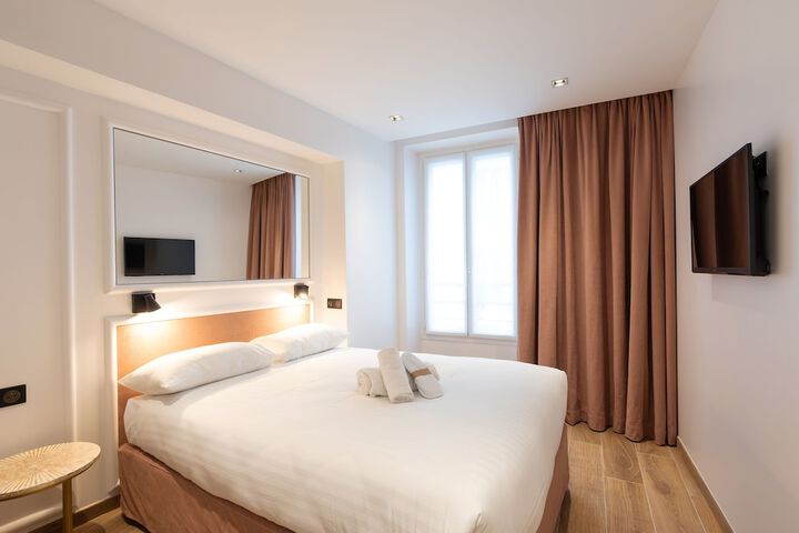 Room 8 of 70
