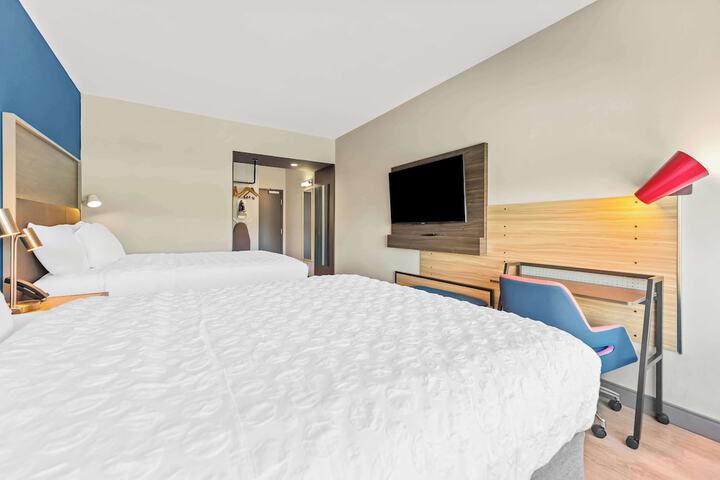 2 Queen Beds Accessible (1 of 8)