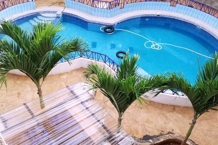 Pool 7 of 15