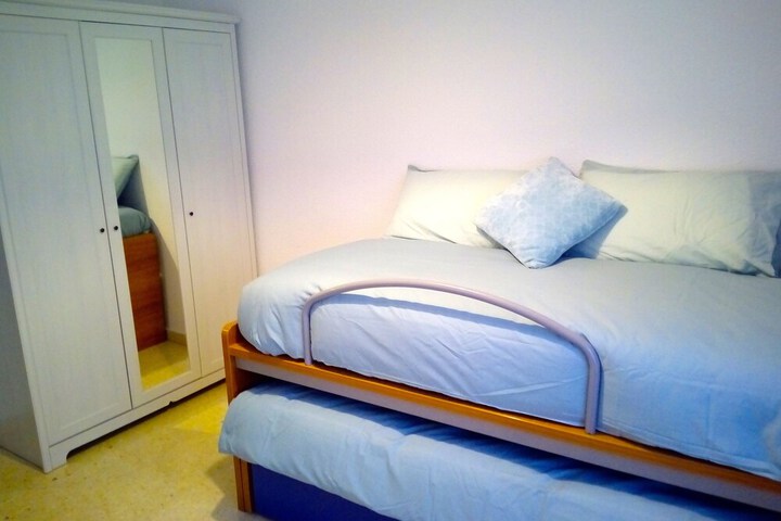 Room 6 of 33