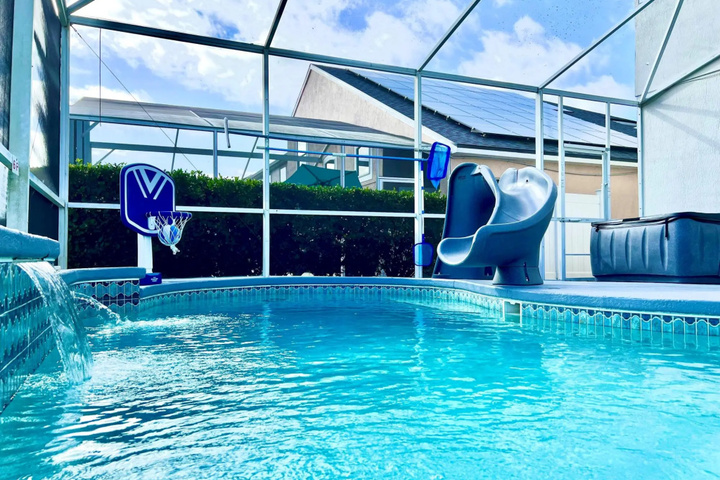 Pool 9 of 15