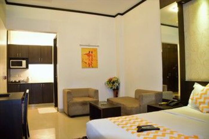 Room 11 of 32