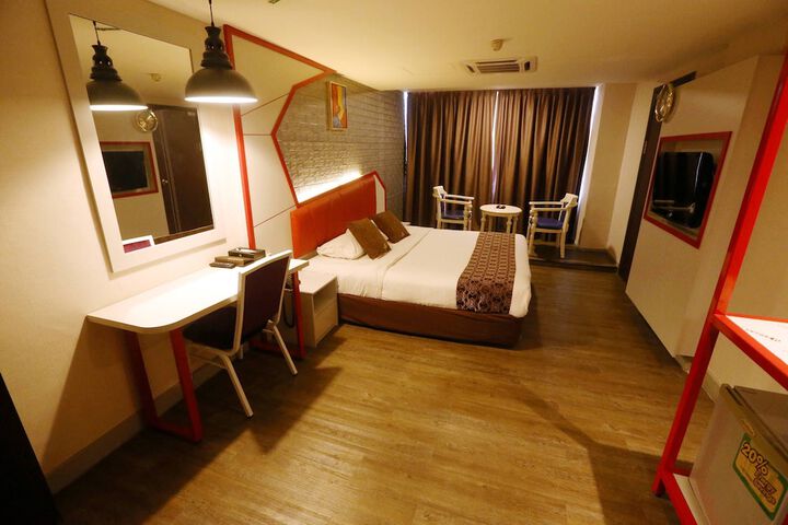 Room 9 of 36