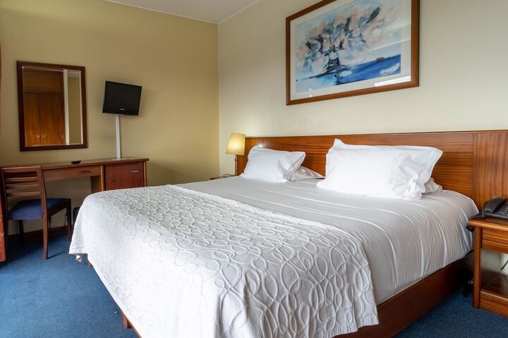 Room 4 of 75