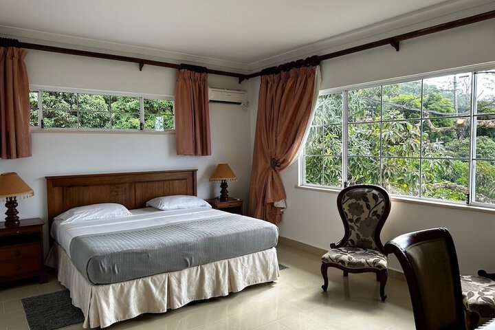 Room 5 of 9