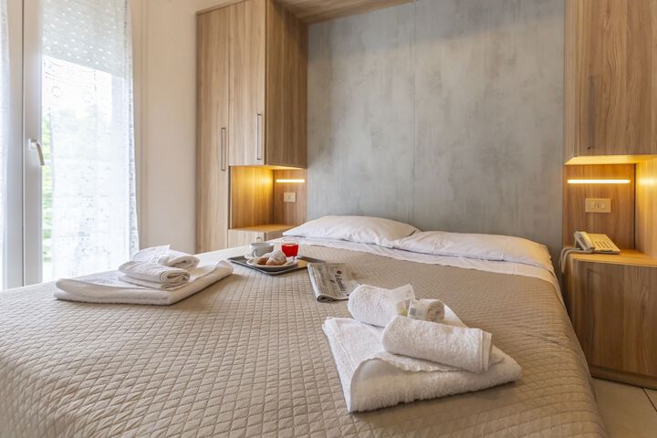 Room 3 of 28
