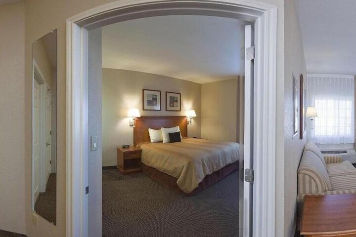 Room 9 of 28