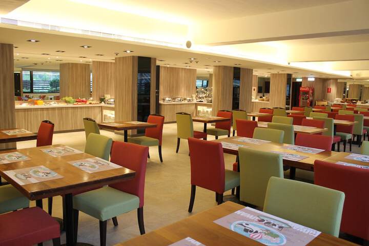 Dining 77 of 90