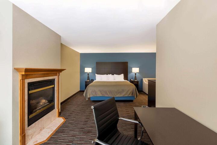 1 King Bed (13 of 13)
