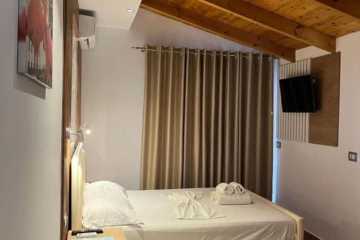 Room 3 of 53