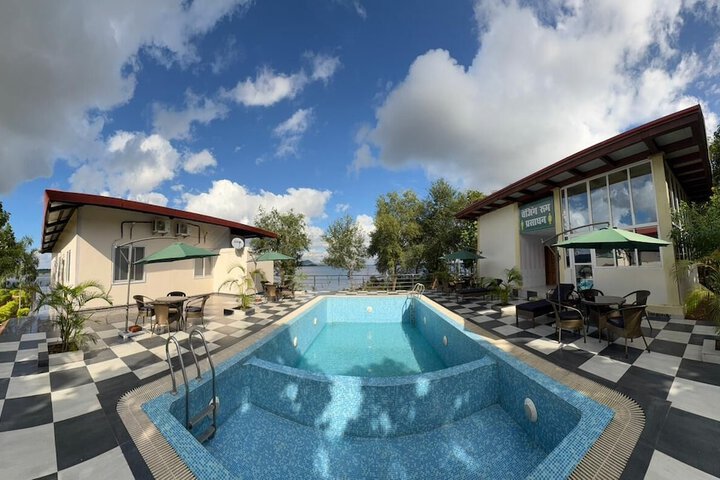 Pool 19 of 37
