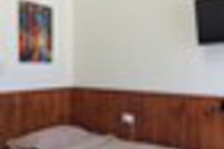 Room 32 of 123