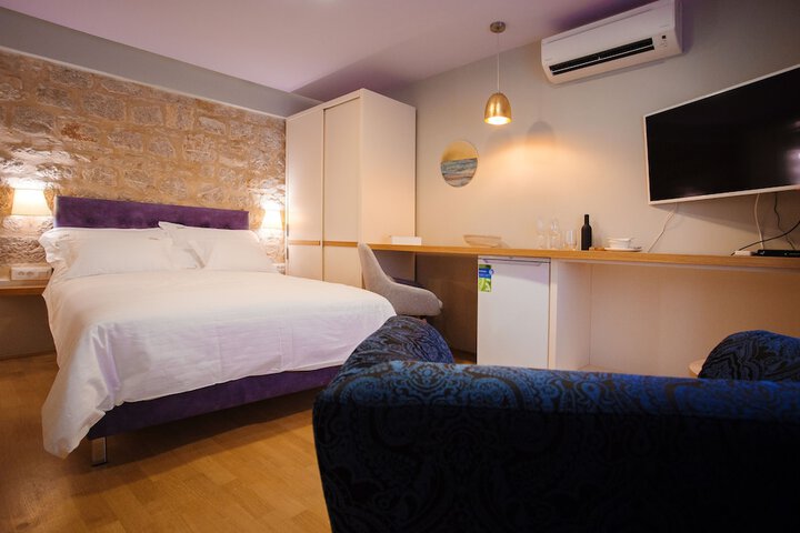 Room 8 of 37