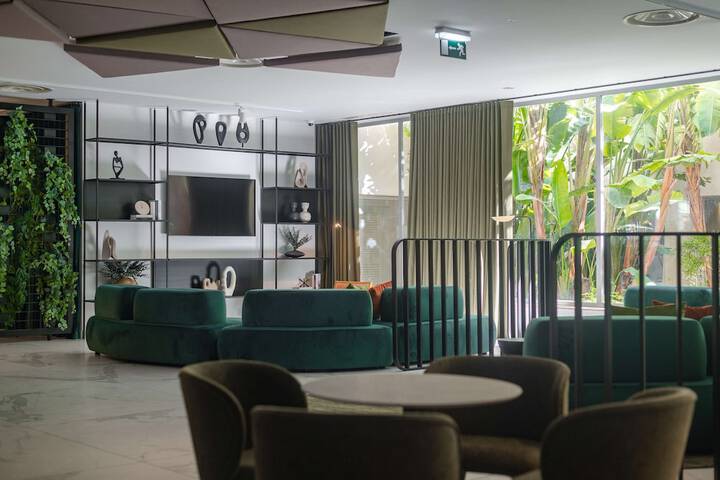Lounge 97 of 114