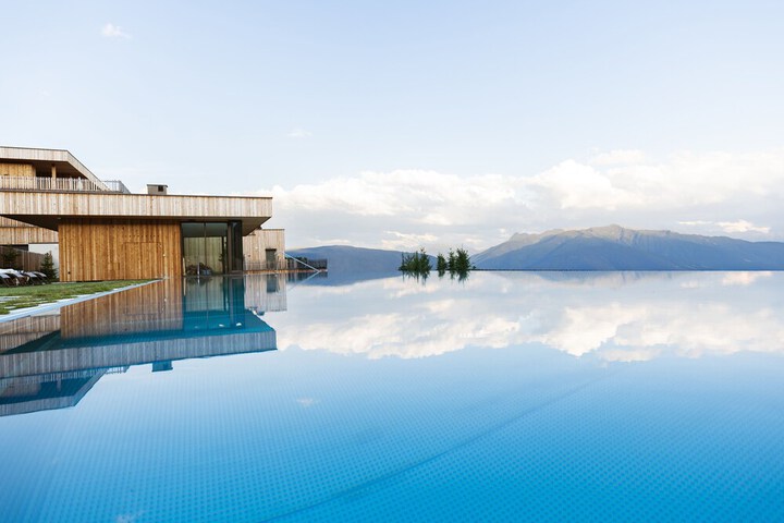 Pool 70 of 152