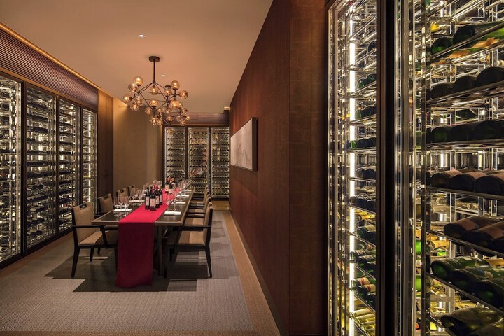 Dining 62 of 140