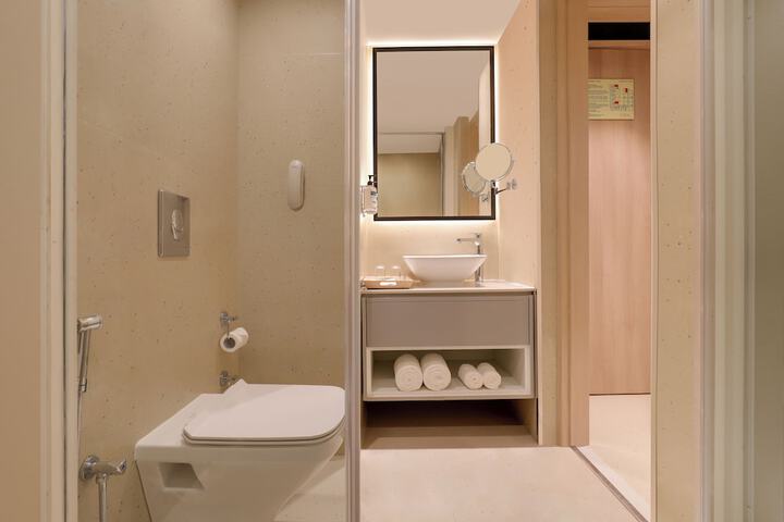 Room 27 of 51