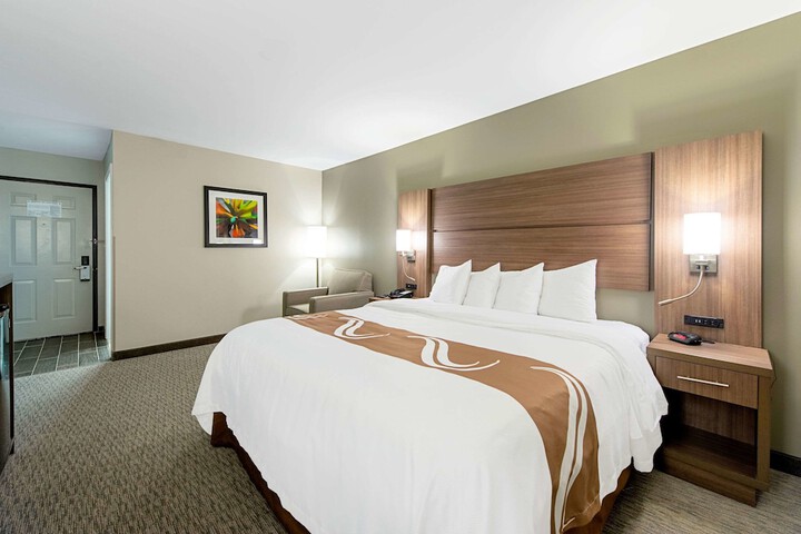 1 King Bed (7 of 7)