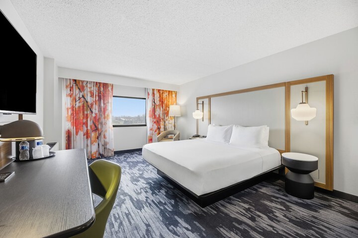Room 4 of 18