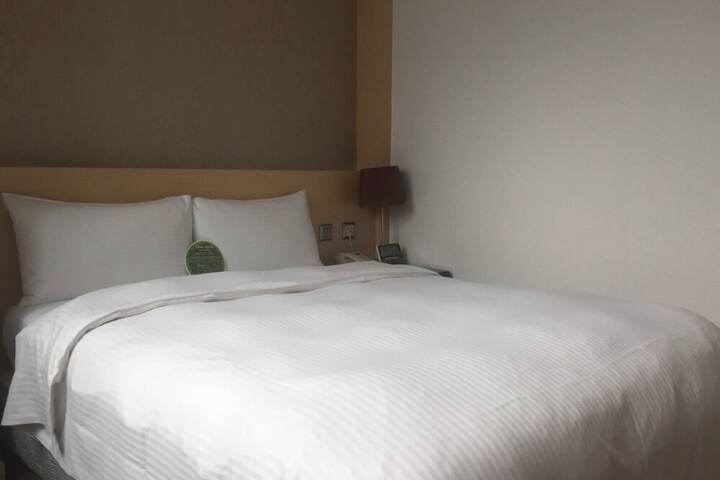 Room 13 of 42