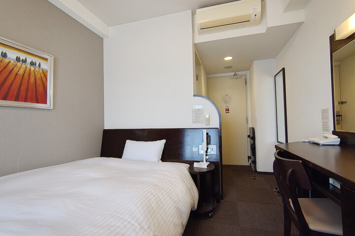 Room 15 of 37