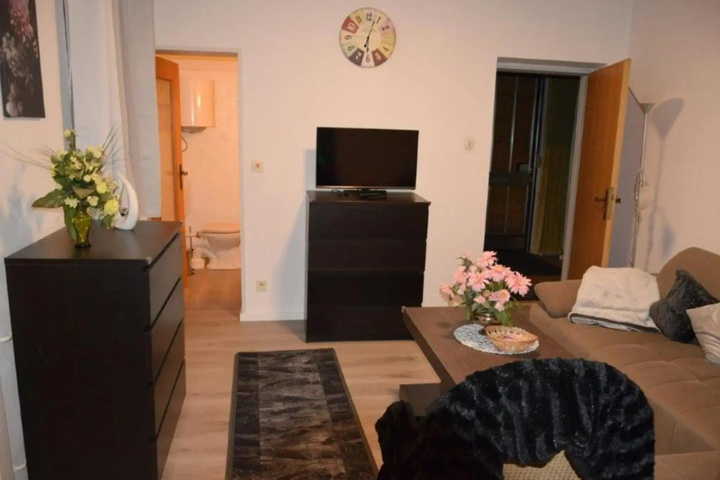 Room 8 of 18