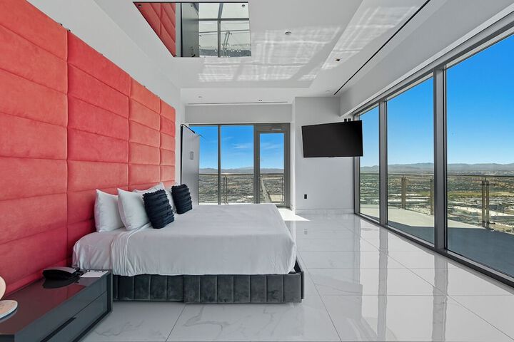 Room 28 of 218