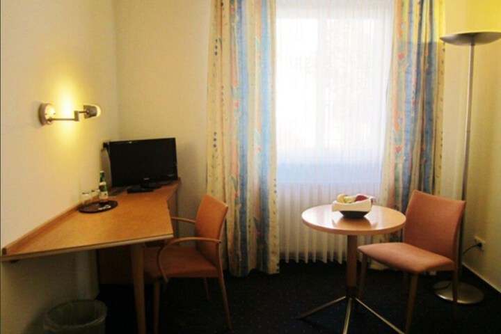 Room 16 of 27