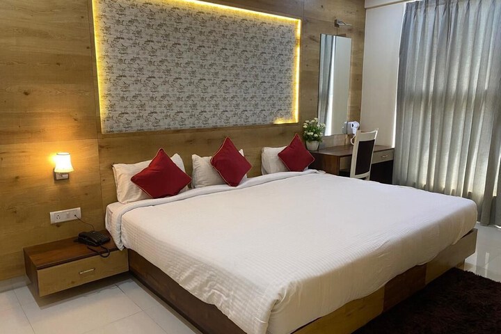 Room 13 of 34