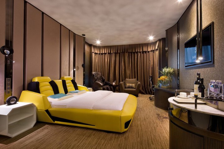 Room 28 of 63