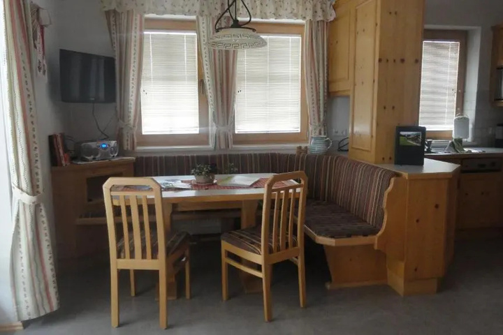 Room 5 of 6