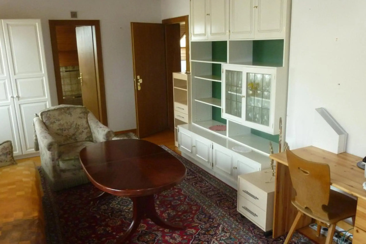 Room 5 of 12