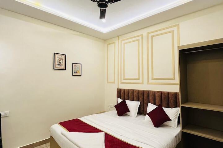 Room 13 of 23