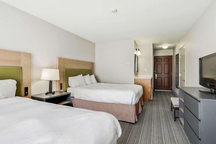 2 Queen Beds (6 of 7)