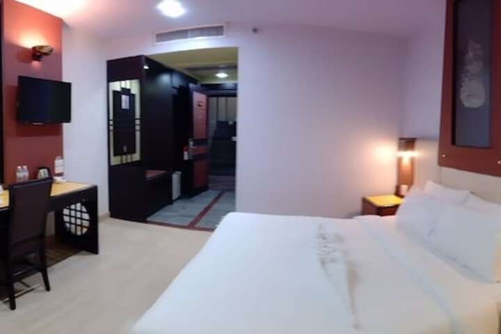 Room 5 of 43