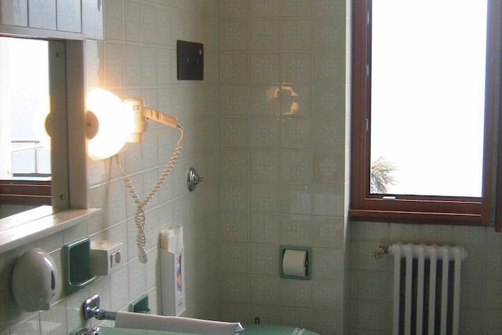 Room 21 of 53
