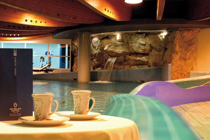 Hotel Pool