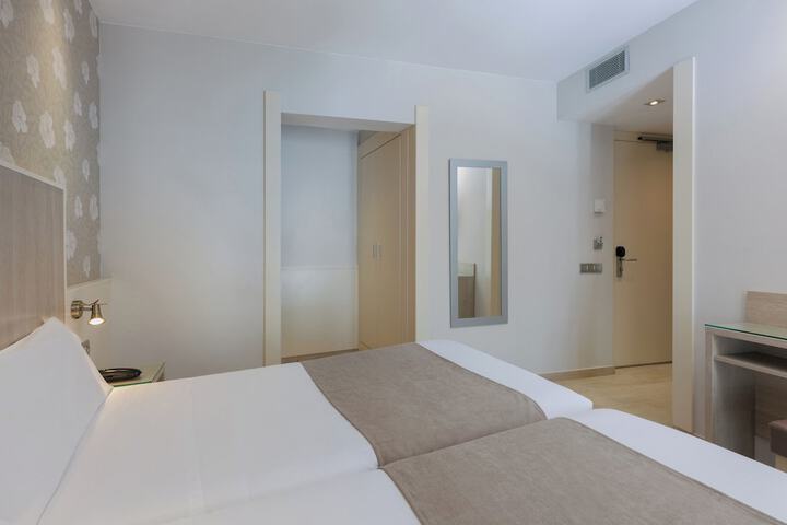 Room 14 of 62