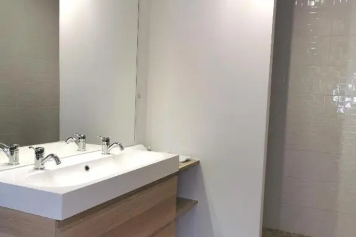 Room 6 of 18