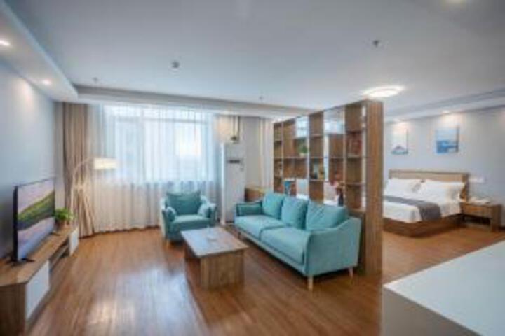 Room 8 of 9