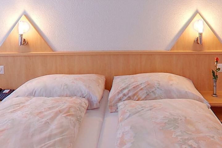 Room 6 of 79