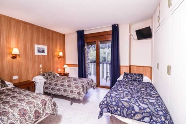 Room 14 of 36
