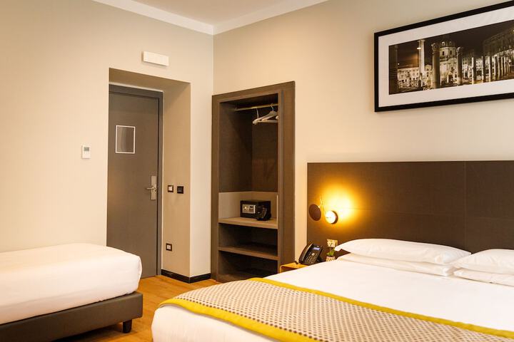 Room 20 of 104