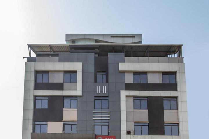 OYO 13531 Hotel Sundaram Palace