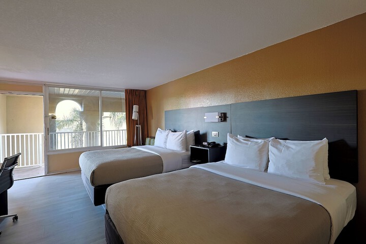 2 Queen Beds (7 of 32)