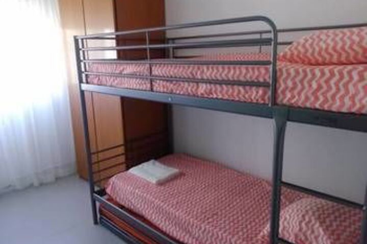 Room 6 of 11