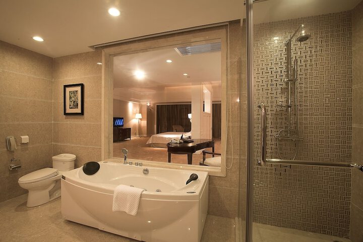 Room 10 of 20
